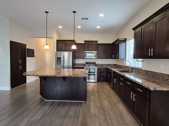 2nd image of 2901 Laredo Dr