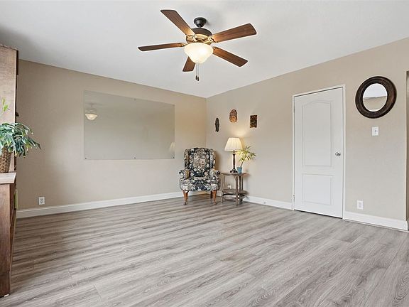 4th image of 400 Grandview Ct #408