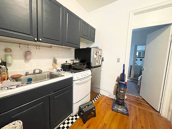 3rd image of 4819 4th Ave APT B1