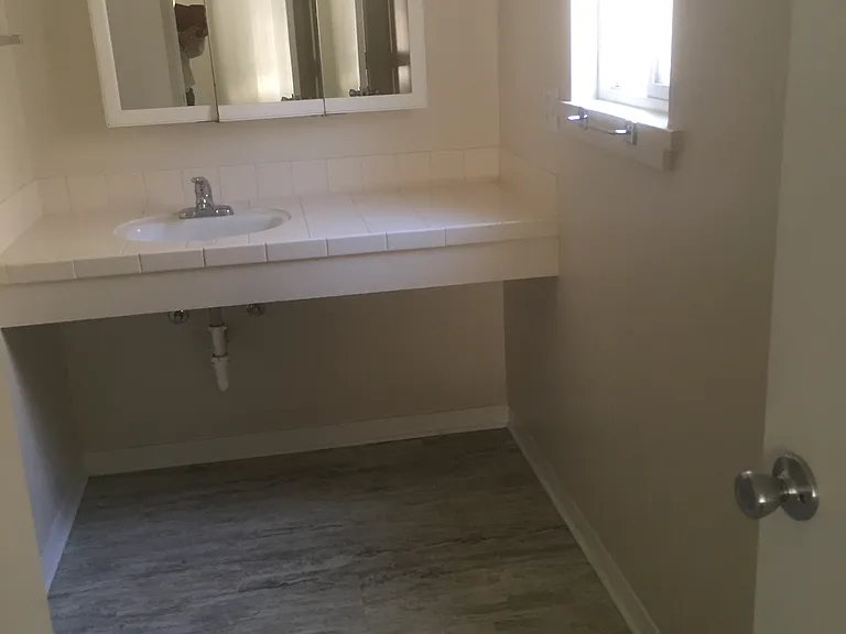 900 Girard Blvd NE — Photo 16