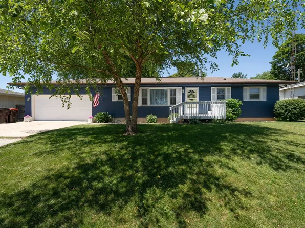 411 S Buchanan St, Heyworth, IL 61745