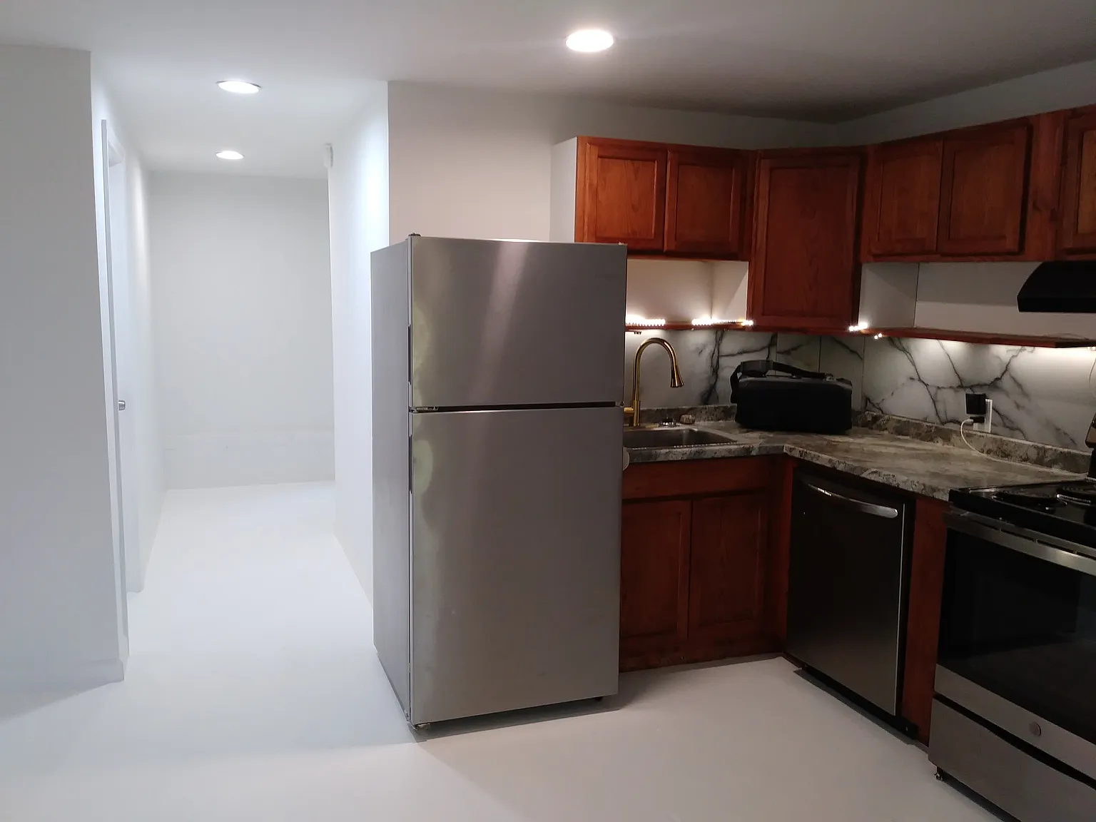 1 bed, 750 sqft, $1,200 — Photo 4