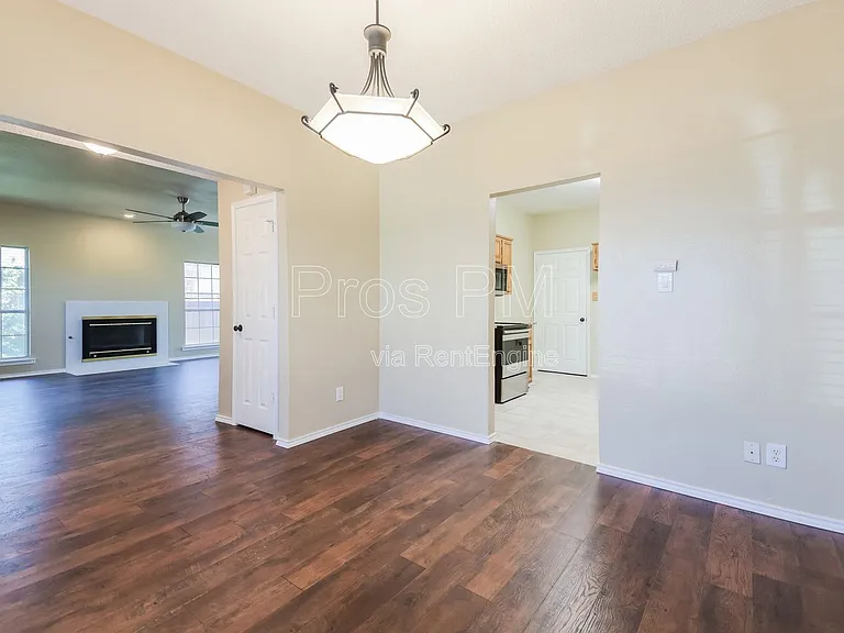4108 Creekmeadow Dr — Photo 10
