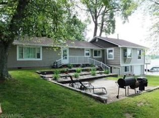 27075 Curtis Dr, Edwardsburg, MI 49112