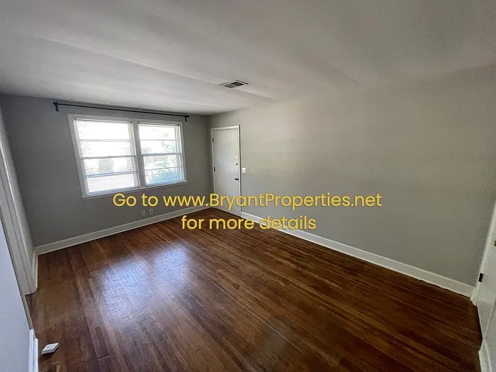 1915 Sweetbriar Ave #B — Photo 3