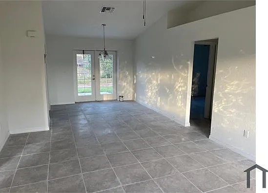 3 bed, 1800 sqft, $1,850 — Photo 2