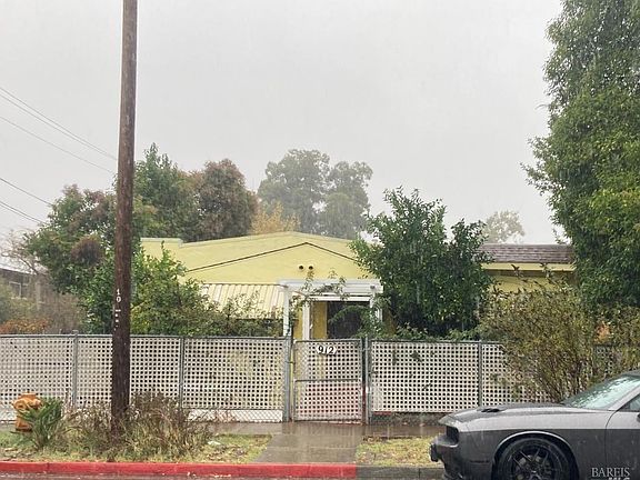 3rd image of 912 Washington Street