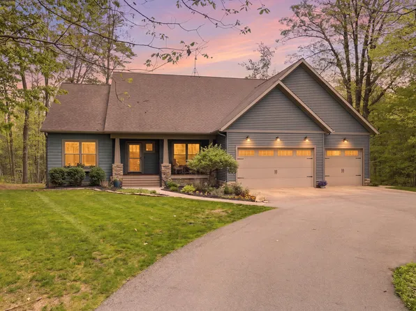 9694 Stony Creek Ct, Stanwood, MI 49346