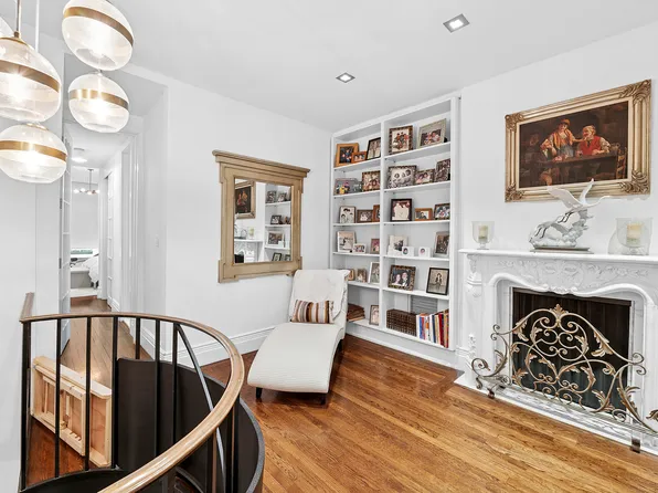 165 East 71st Street image 9 of 12