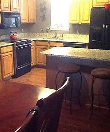 4th image of 922 W Lynn Creek Dr