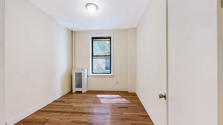 Rented by Charles Greenthal Property Sales | media 14