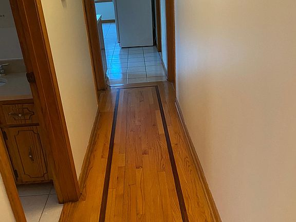 2nd image of 5922 W Montrose Ave #1