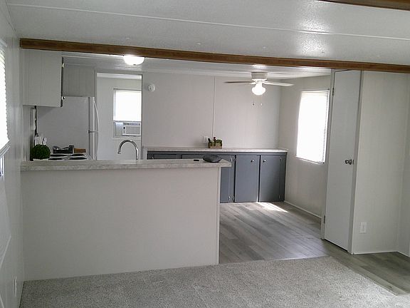 Open view from Livingroom to Kitchen
