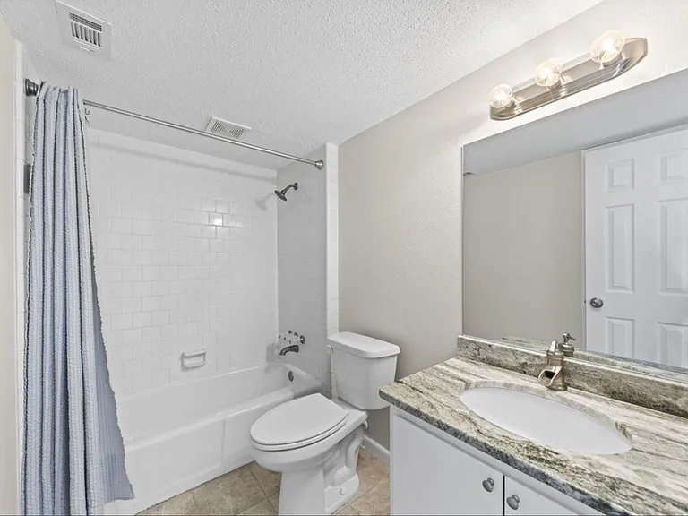 406 Marshall Ct NW #7 — Photo 12