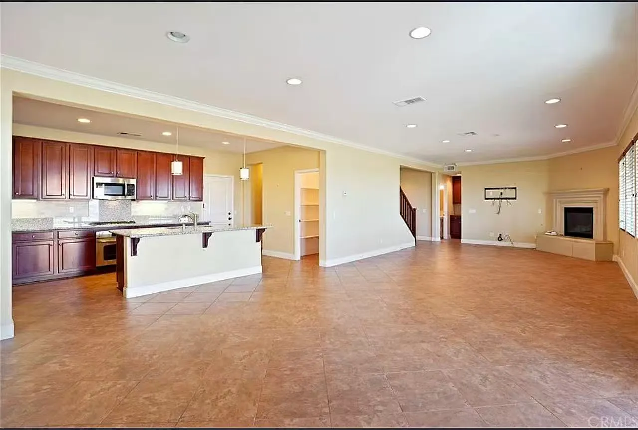 5 bed, 3.5 bath, 3302 sqft, $4,750 — Photo 3