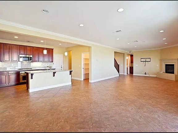 4th image of 33986 Galleron St