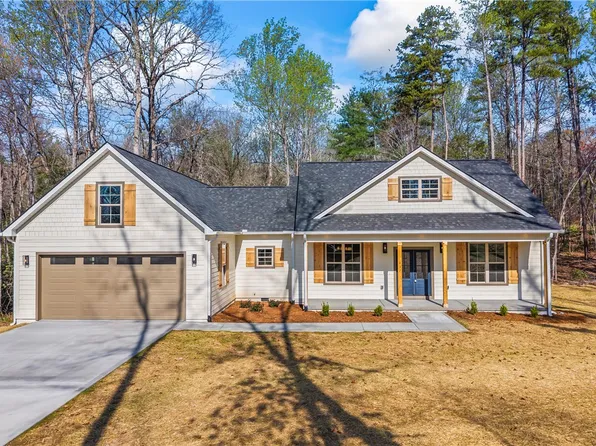 437 Falcons Lair West Dr, Walhalla, SC 29691