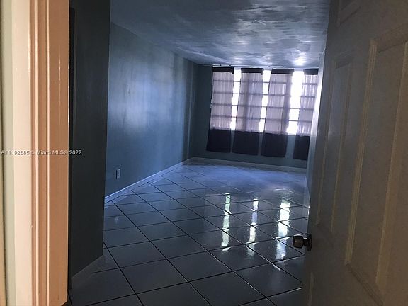 4th image of 1710 NE 191st St #1073