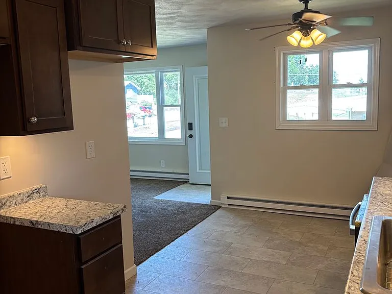 624 S Main St — Photo 3