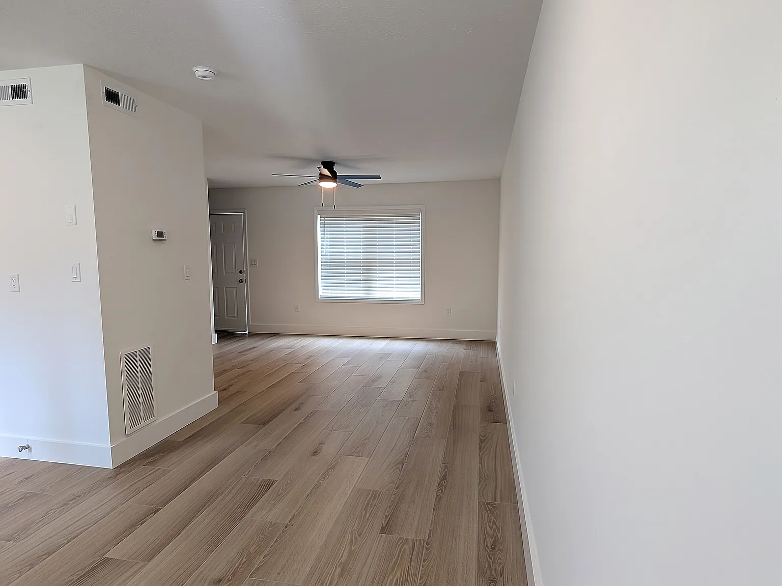 2 bed, 1.5 bath, 1100 sqft, $1,575 — Photo 3