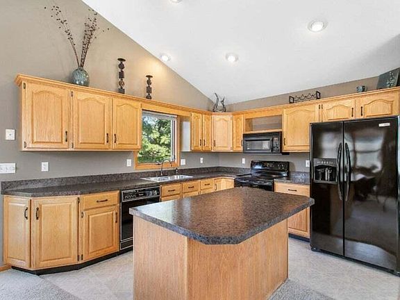 5th image of 429 Pine Lake Ct