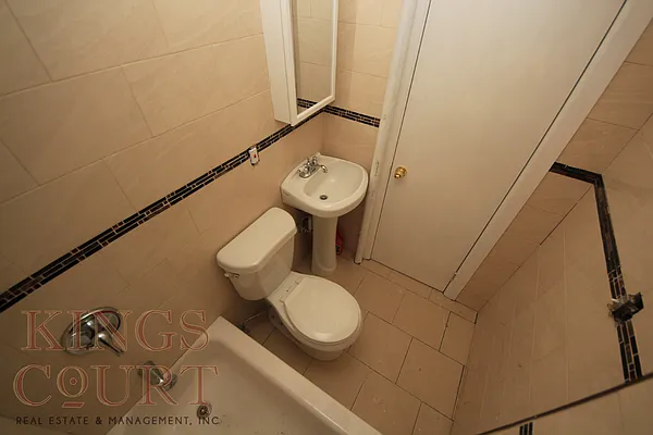 Rented by Kings Court Real Estate | media 45