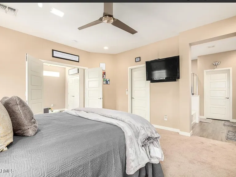2315 E Pinchot Ave — Photo 11
