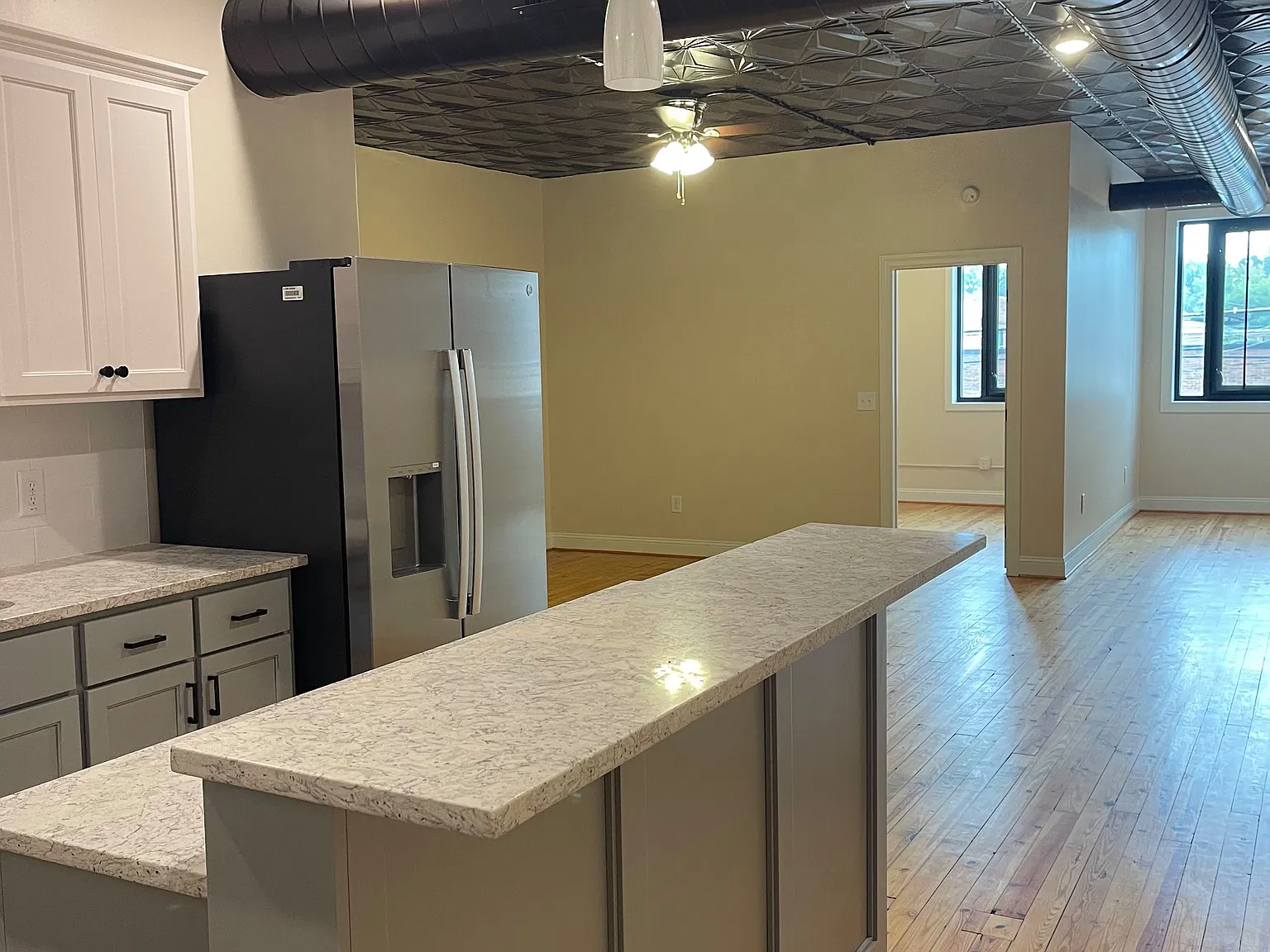 1 bed, 922 sqft, $1,800 — Photo 3