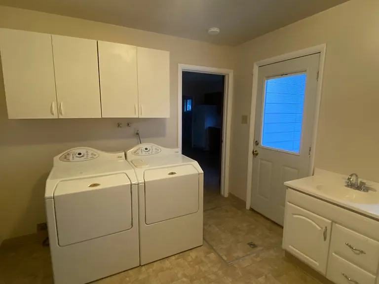 2304 Hewitt Dr — Photo 6