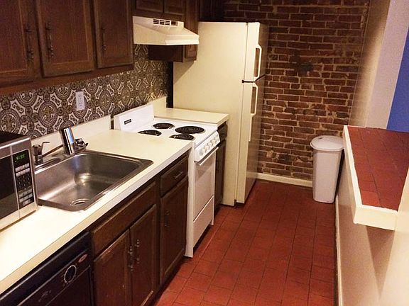 2nd image of 1114 E St SE #B