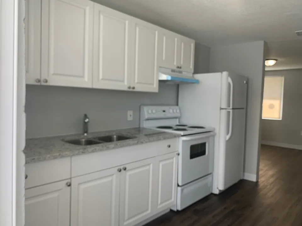 415 12th St W