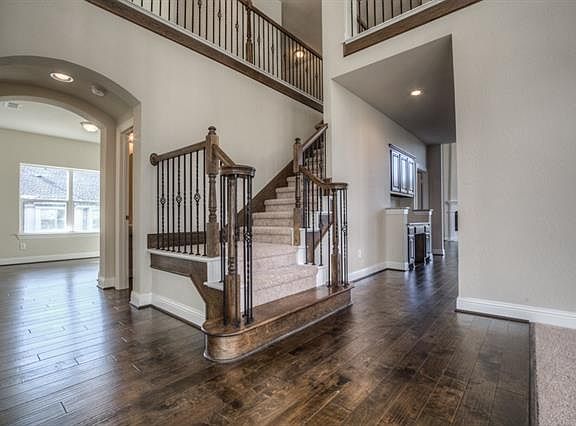 3rd image of 4041 Hawthorne Dr