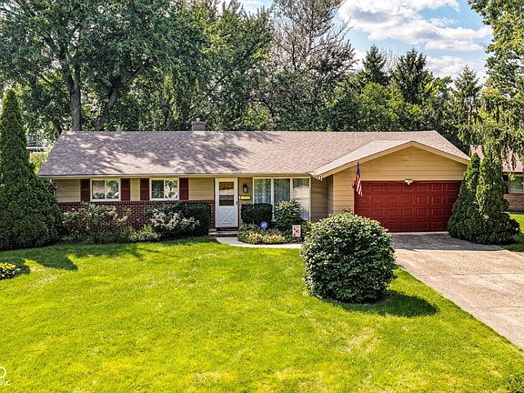 3rd image of 136 Lantern Ln