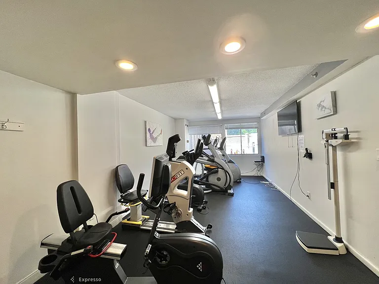 250 Hammond Pond Pkwy #310S — Photo 14