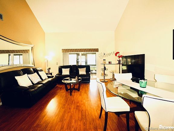 4th image of 612 Woodgate Ln