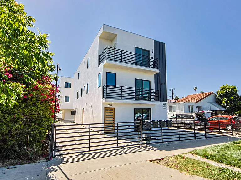 2851 S Victoria Ave — Photo 1