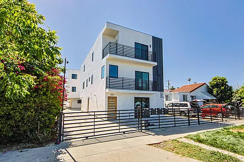 2851 S Victoria Ave Photo 1
