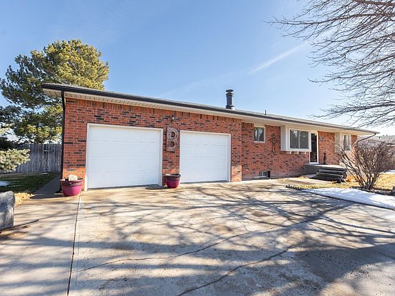 4th image of 944 Emery Ln