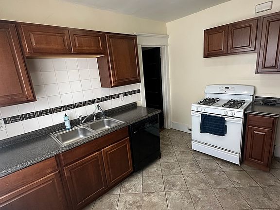2nd image of 686 Tacoma Ave Floor 2
