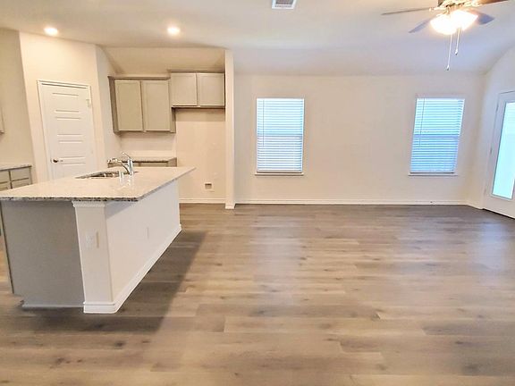 5th image of 808 Marigold St