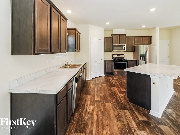 325 Jarama Cir — Photo 6
