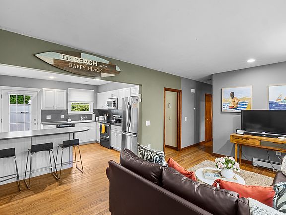 4th image of 172 S Pier Rd #A