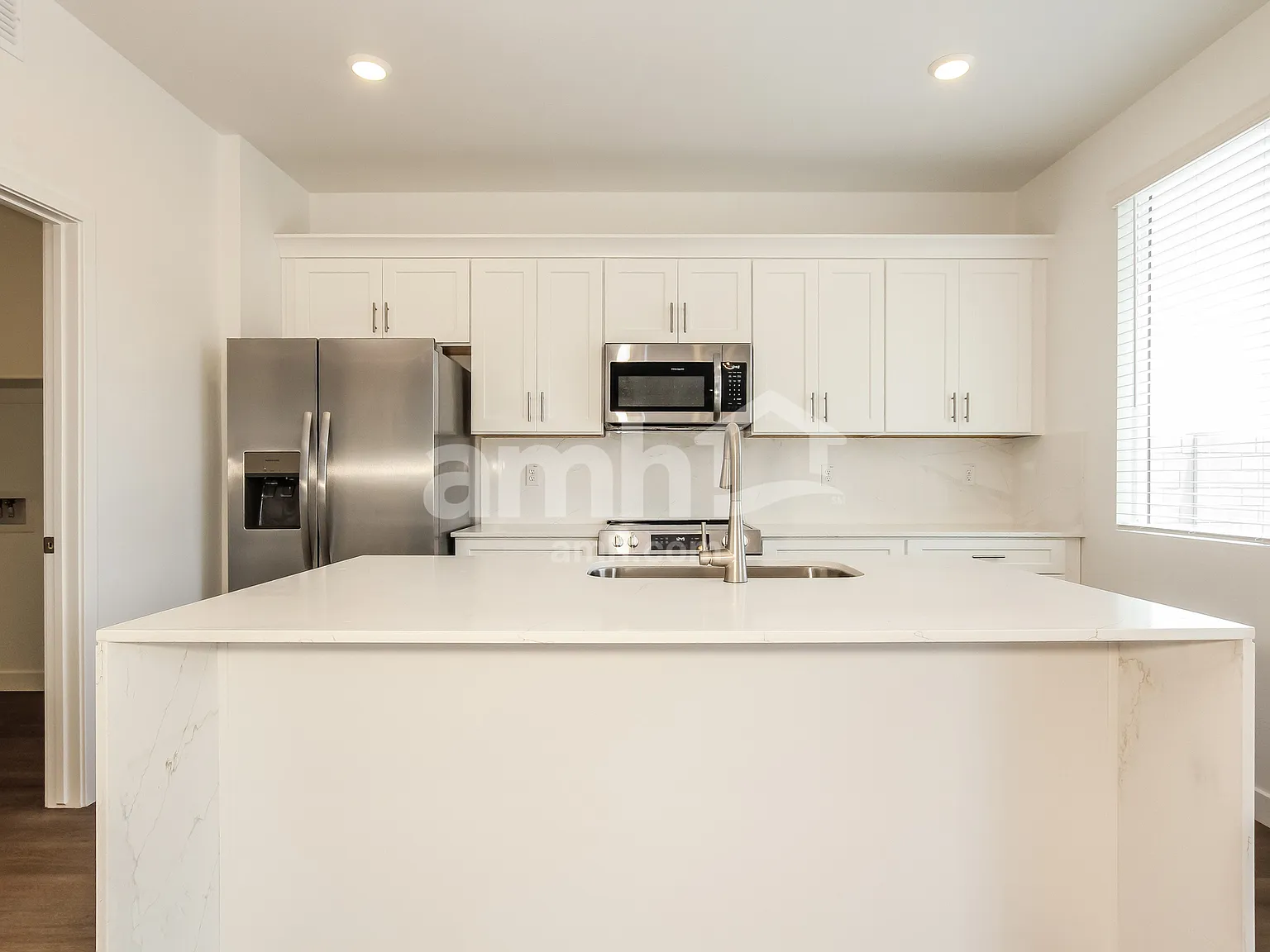 5 bed, 3.0 bath, 2165 sqft, $2,420 — Photo 3