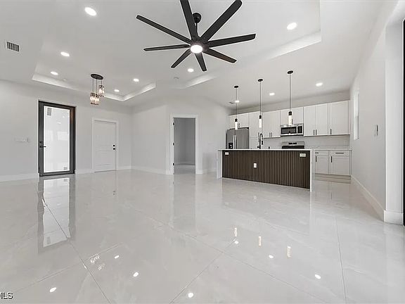 4th image of 134 Harold Ave S
