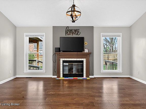 3rd image of 3414 Hunsinger Ln