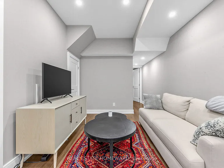 133 Cowan Ave #UPPER — Photo 31