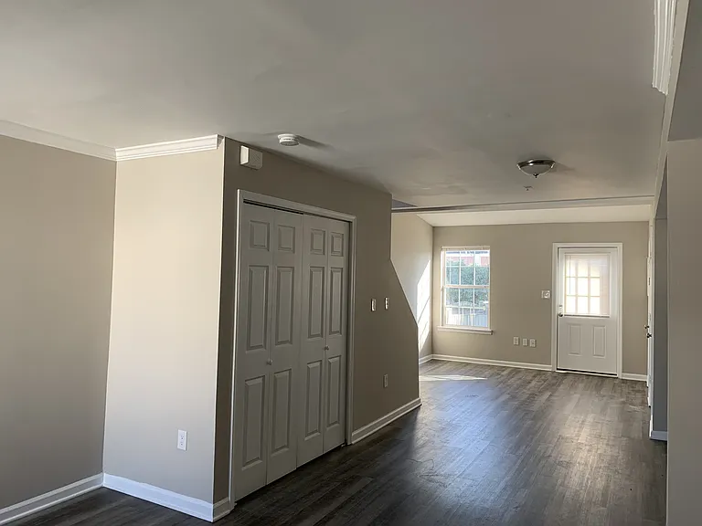 22 Johnson Pl — Photo 4