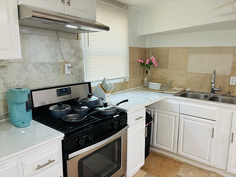 1058 Birch St SW #1 — Photo 16