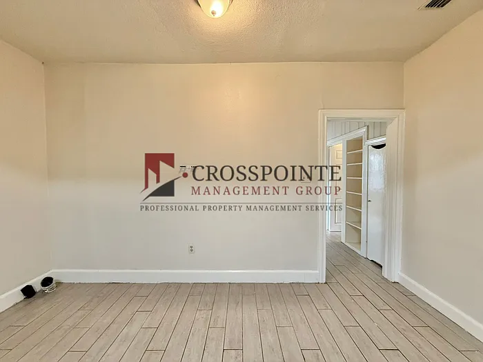 1120 Augusta Ave — Photo 11