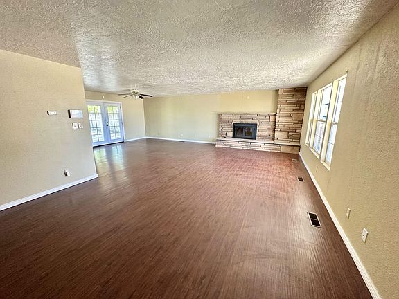 4th image of 1603 Kiva Dr